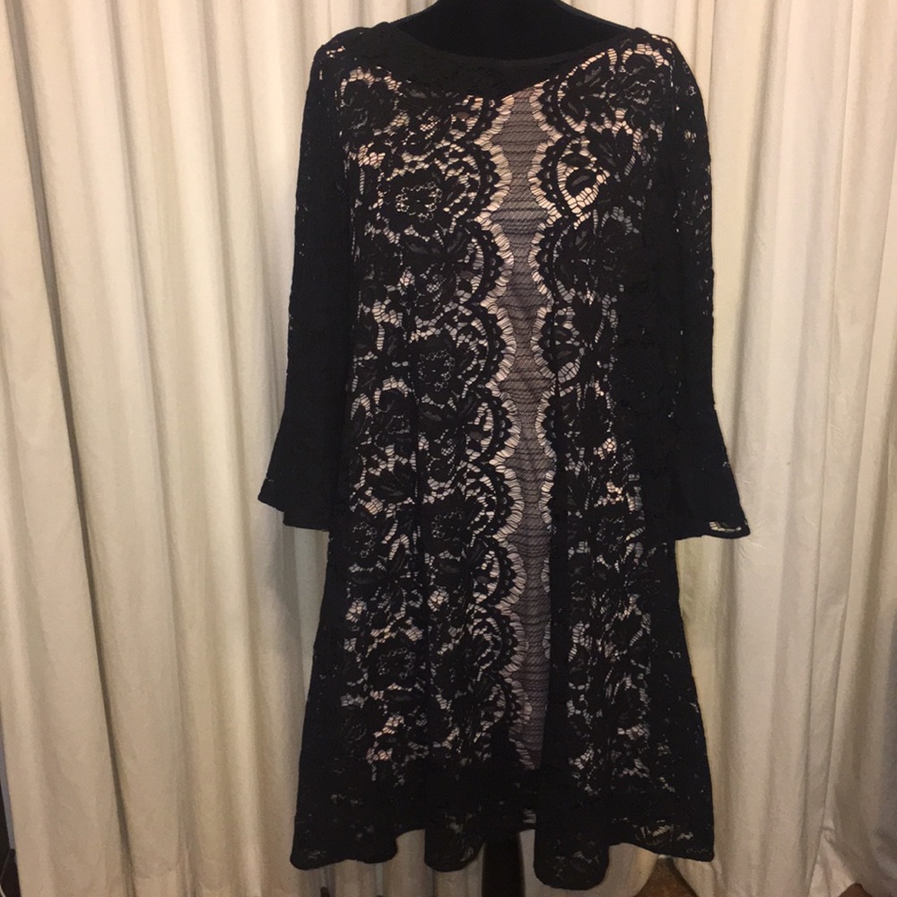 Lace flounce sleeve dress